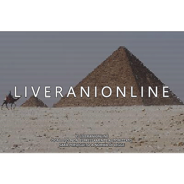 Le grandi piramidi e la Sfinge di Giza, in Egitto. L\'Egitto e\' famoso per la sua antica civilta\' e alcuni dei monumenti pi antichi e importanti del mondo, includendo le Piramidi di Giza e la Grande Sfinge di Giza, la citta\' meridionale di Luxor contiene un numero particolarmente elevato di manufatti antichi, come il tempio di Karnak e la Valle dei re. Oggi, l\'Egitto e\' ampiamente considerata come un importante centro politico e culturale del Medio Oriente ©photoshot/AG ALDO LIVERANI SAS - ITALY ONLY - *** Local Caption *** .