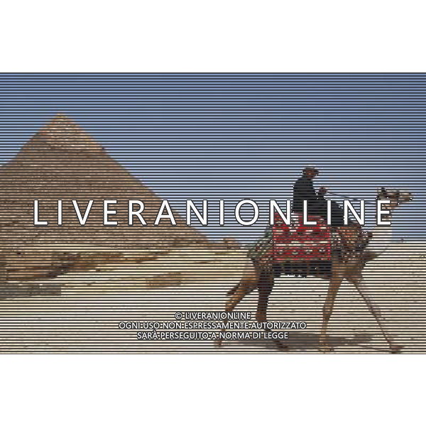 Le grandi piramidi e la Sfinge di Giza, in Egitto. L\'Egitto e\' famoso per la sua antica civilta\' e alcuni dei monumenti pi antichi e importanti del mondo, includendo le Piramidi di Giza e la Grande Sfinge di Giza, la citta\' meridionale di Luxor contiene un numero particolarmente elevato di manufatti antichi, come il tempio di Karnak e la Valle dei re. Oggi, l\'Egitto e\' ampiamente considerata come un importante centro politico e culturale del Medio Oriente ©photoshot/AG ALDO LIVERANI SAS - ITALY ONLY - *** Local Caption *** .