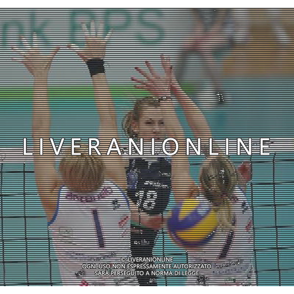 MUSZYNA 03.02.2011 cev woman volleyball champions league BANK BPS FAKRO MUSZYNA - MC CARNAGHI VILLA CORTESE ,CEV N/Z. DEBBYA STAM PILON FOTO: TOMASZ MARKOWSKI / NEWSPIX --- Newspix.pl VOLLEY CHAMPIONS LEAGUE BANK BPS FAKRO MUSZYNA - MC CARNAGHI VILLA CORTESE AG. ALDO LIVERANI SAS ITALY ONLY *** Local Caption ***
