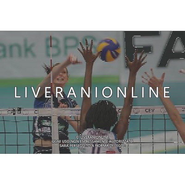 MUSZYNA 03.02.2011 cev woman volleyball champions league BANK BPS FAKRO MUSZYNA - MC CARNAGHI VILLA CORTESE ,CEV N/Z. JOANNA KACZOR (L) FOTO: TOMASZ MARKOWSKI / NEWSPIX --- Newspix.pl VOLLEY CHAMPIONS LEAGUE BANK BPS FAKRO MUSZYNA - MC CARNAGHI VILLA CORTESE AG. ALDO LIVERANI SAS ITALY ONLY *** Local Caption ***