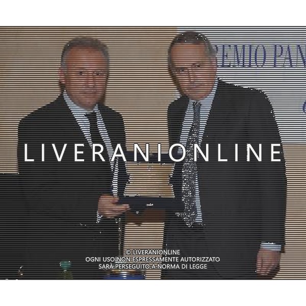Panchina d Oro e Panchina d Argento 2010 Firenze - 07.02.2011 Nella Foto:Giancarlo Abete consegna un premio speciale in onore di Enzo Bearzot a Alberto Zaccheroni /Ph.Vitez-Ag. Aldo Liverani