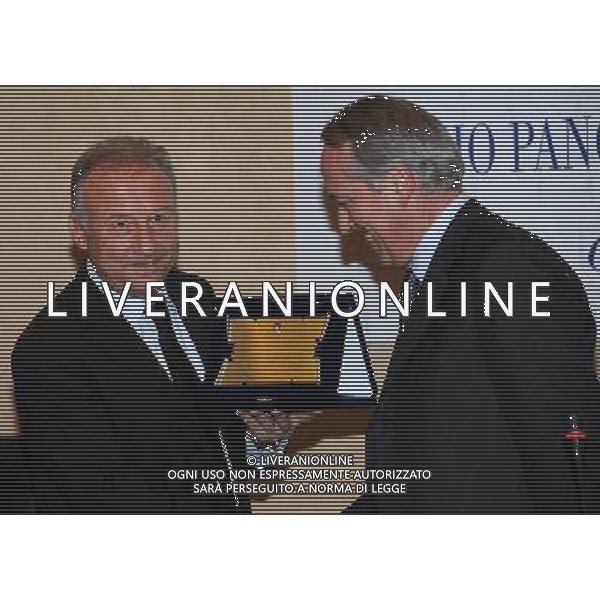 Panchina d Oro e Panchina d Argento 2010 Firenze - 07.02.2011 Nella Foto:Giancarlo Abete consegna un premio speciale in onore di Enzo Bearzot a Alberto Zaccheroni /Ph.Vitez-Ag. Aldo Liverani