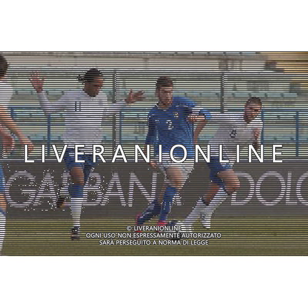 EMPOLI, 08 FEBBRAIO 2011 AMICHEVOLE UNDER 21 ITALIA-INGHILTERRA NELLA FOTO: SANTON FRA DELFOUNESO E LANSBURY FOTO STEFANO D\'ERRICO/AG. ALDO LIVERANI S.A.S.