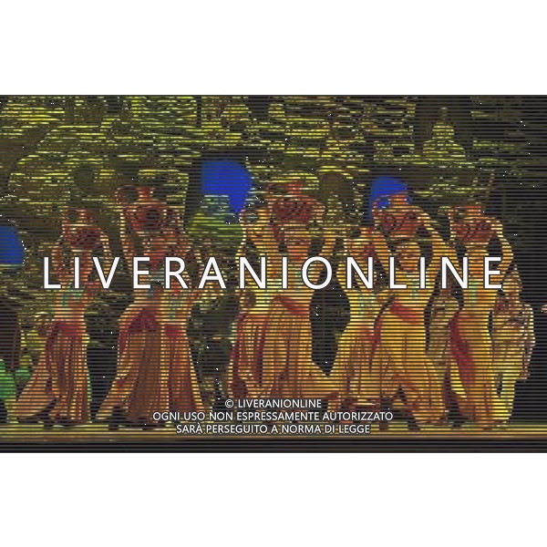 (110211) -- LANZHOU, Feb. 11, 2011 () -- Actresses perform during a dance drama called \'Dunhuang My Dreamland\' in Lanzhou, capital of northwest China\'s Gansu Province, Feb. 10, 2011. (/Jia Xiaoyun) (xzj) Lanzhou , attrici durante l\'eseguzione di una danza chiamata \'Dunhuang My Dreamland\' AG. ALDO LIVERANI ITALY ONLY *** Local Caption *** .