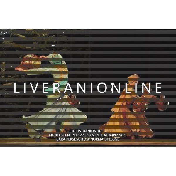 (110211) -- LANZHOU, Feb. 11, 2011 () -- Actresses perform during a dance drama called \'Dunhuang My Dreamland\' in Lanzhou, capital of northwest China\'s Gansu Province, Feb. 10, 2011. (/Jia Xiaoyun) (xzj) Lanzhou , attrici durante l\'eseguzione di una danza chiamata \'Dunhuang My Dreamland\' AG. ALDO LIVERANI ITALY ONLY *** Local Caption *** .