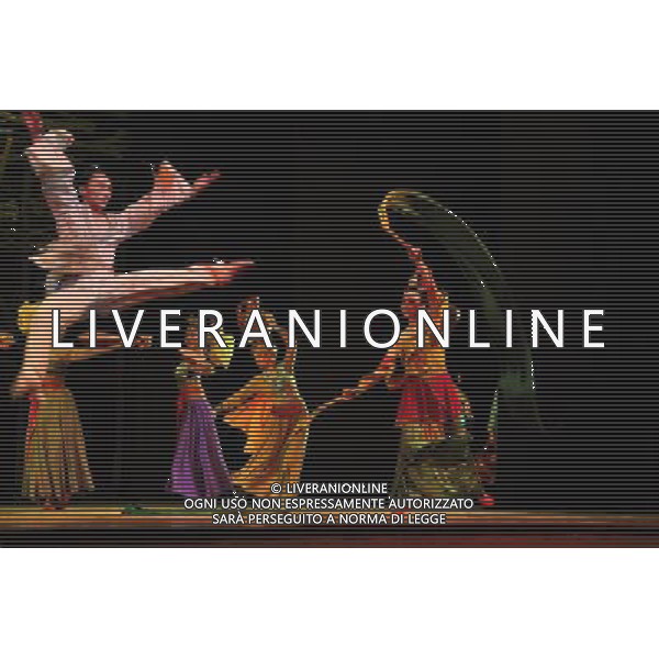 (110211) -- LANZHOU, Feb. 11, 2011 () -- Actors perform during a dance drama called \'Dunhuang My Dreamland\' in Lanzhou, capital of northwest China\'s Gansu Province, Feb. 10, 2011. (/Jia Xiaoyun) (xzj) Lanzhou , attrici durante l\'eseguzione di una danza chiamata \'Dunhuang My Dreamland\' AG. ALDO LIVERANI ITALY ONLY *** Local Caption *** .