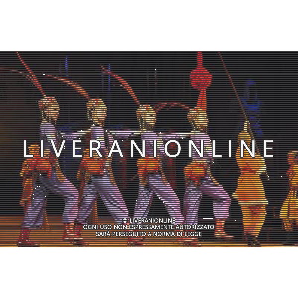 (110211) -- LANZHOU, Feb. 11, 2011 () -- Actresses perform during a dance drama called \'Dunhuang My Dreamland\' in Lanzhou, capital of northwest China\'s Gansu Province, Feb. 10, 2011. (/Jia Xiaoyun) (xzj) Lanzhou , attrici durante l\'eseguzione di una danza chiamata \'Dunhuang My Dreamland\' AG. ALDO LIVERANI ITALY ONLY *** Local Caption *** .