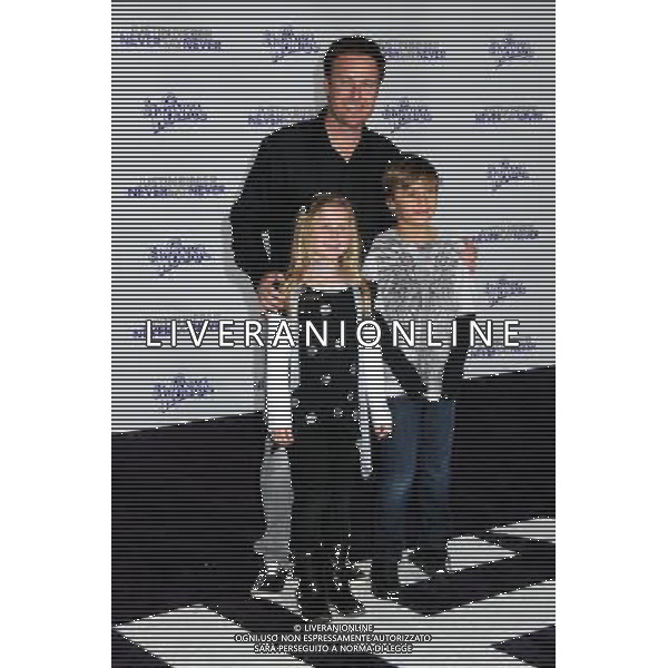 8 February 2011 - Los Angeles, California - Chris Harrison and children. \'Justin Bieber: Never Say Never\' Los Angeles Premiere held at Nokia Theater L.A. Live. Photo Credit: Byron Purvis/AdMedia AG. ALDO LIVERANI SAS ITALY ONLY *** Local Caption ***