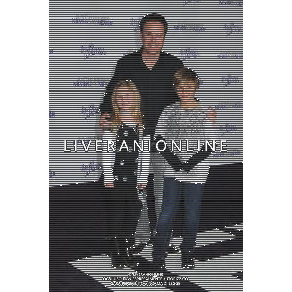 8 February 2011 - Los Angeles, California - Chris Harrison and children. \'Justin Bieber: Never Say Never\' Los Angeles Premiere held at Nokia Theater L.A. Live. Photo Credit: Byron Purvis/AdMedia AG. ALDO LIVERANI SAS ITALY ONLY *** Local Caption ***