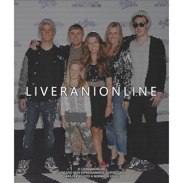 Rick Schroder and family Photo by Janet Gough \'Justin Bieber: Never Say Never\' Los Angeles Premiere at the Nokia Theater L.A. Live February 8, 2011 - Los Angeles, California AG. ALDO LIVERANI SAS ITALY ONLY *** Local Caption ***