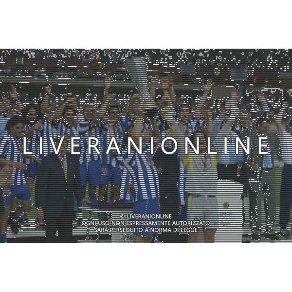 SIVIGLIA21/05/2003 FINALE DI COPPA UEFA PORTO-CELTIC GLASGOW NELLA FOTO I GIOCATORI DEL PORTO CON LA COPPA UEFA FOTO ALDO LIVERANI 
