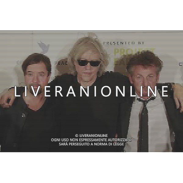 Jan Josef Liefers, Bob Geldof and Sean Penn during the Cinema for Peace press conference at Regent Hotel, Berlin 14.02.2011 BERLIN 2011 FESTIWAL FILMOWY W BERLINIE PREMIERA FILMU FOT. FUTURE IMAGE/NEWSPIX.PL ITALY ONLY!!! --- Newspix.pl /AG ALDO LIVERANI CINEMA BERLINALE CINEMA FESTIVAL - ITALY ONLY - *** Local Caption *** .