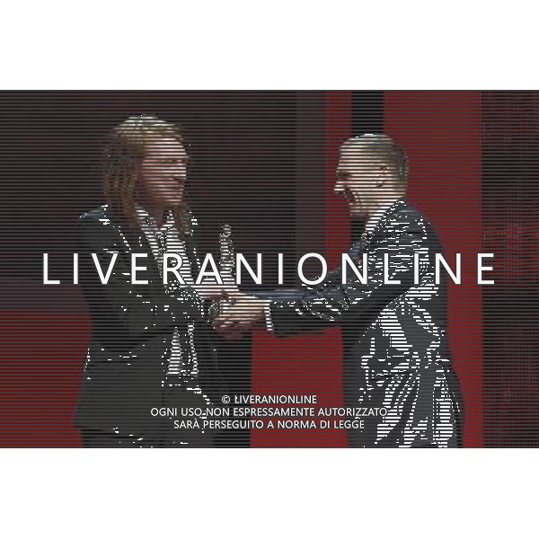 Domhnall Gleeson (Ireland) receives the awrd from Ralph Fiennes. Europe\'s most promising young actors receive the Shooting Star awards 2011 at the Berlinale 2011, 61. Internationale Filmfestspiele Berlin / 61st Berlin International Film Festival. FESTIWAL FILMOWY W BERLINIE 2011 NAGRODY DLA MLODYCH AKTOROW FOT. FUTURE IMAGE/NEWSPIX.PL ITALY ONLY !!! --- Newspix.pl /AG ALDO LIVERANI CINEMA BERLINALE CINEMA FESTIVAL - ITALY ONLY - *** Local Caption *** .