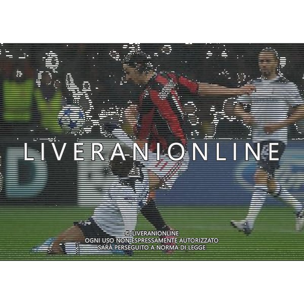 UEFA Champions League 2010/2011 Round of 16 Milano - 15.02.2011 Milan-Tottenham Nella Foto:tiro di ibrahimovic fermato da gallas /Ph.Vitez-Ag. Aldo Liverani
