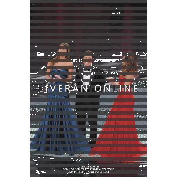 61mo Festival della canzone Italiana di Sanremo prima serata 15/02/2011 nella foto Gianni Morandi con Belen Rodriguez e Elisabetta Canalis ©Gazzaniga/Agenzia Aldo Liverani Sas