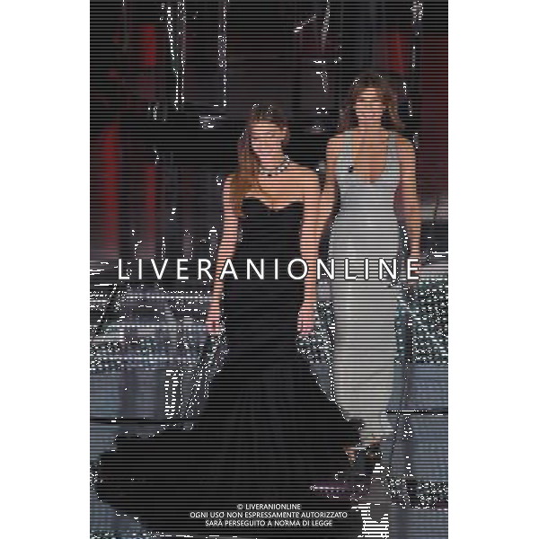 61mo Festival della canzone Italiana di Sanremo prima serata 15/02/2011 nella foto Belen Rodriguez con Elisabetta canalis ©Gazzaniga/Agenzia Aldo Liverani Sas