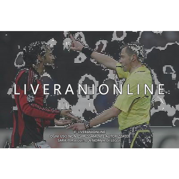 MILAN-TOTTENHAM HOTSPUR 15/02/2011 CHAMPIONS LEAGUE NELLA FOTO yepes protesta con lannoy per gol annullato FOTO MARCO LUZZANI-AG ALDO LIVERANI 
