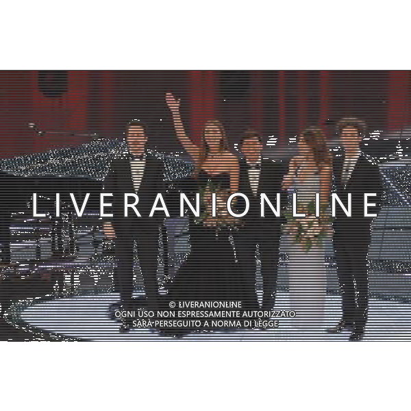61mo Festival della canzone Italiana di Sanremo prima serata 15/02/2011 nella foto Luca Bizzarri con Belen Rodriguez, Elisabetta canalis, paolo Kessissoglu e gianni morandi ©Gazzaniga/Agenzia Aldo Liverani Sas