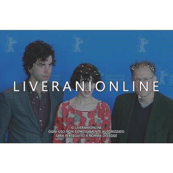 (110216) -- BERLIN, Feb. 16, 2011 () -- Director Miranda July (C) poses with cast members Hamish Linklater (L) and David Warshofsky during the movie \'The Future\' photocall at the 61st Berlin International Film Festival at the Grand Hyatt in Berlin, capital of Germany, Feb. 15, 2011. (/Luo Huanhuan) (msq) AG. ALDO LIVERANI SAS ITALY ONLY