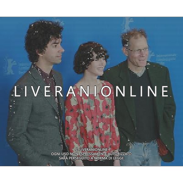 (110216) -- BERLIN, Feb. 16, 2011 () -- Director Miranda July (C) poses with cast members Hamish Linklater (L) and David Warshofsky during the movie \'The Future\' photocall at the 61st Berlin International Film Festival at the Grand Hyatt in Berlin, capital of Germany, Feb. 15, 2011. (/Luo Huanhuan) (msq) AG. ALDO LIVERANI SAS ITALY ONLY