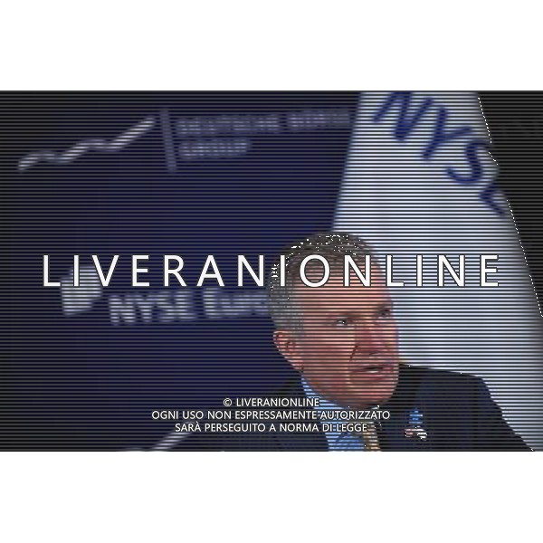 (110215) -- NEW YORK, Feb. 15, 2011 () -- NYSE Chief Executive Officer Duncan Niederauer speaks during a news conference at the New York Stock Exchange in New York, the United States, Feb. 15, 2011. NYSE Euronext and Germany\'s Deutsche Boerse announced on Tuesday that they had reached a final agreement on business combination to form the biggest exchange operator in the world. (/Shen Hong) (zw) AG. ALDO LIVERANI SAS ITALY ONLY *** Local Caption ***