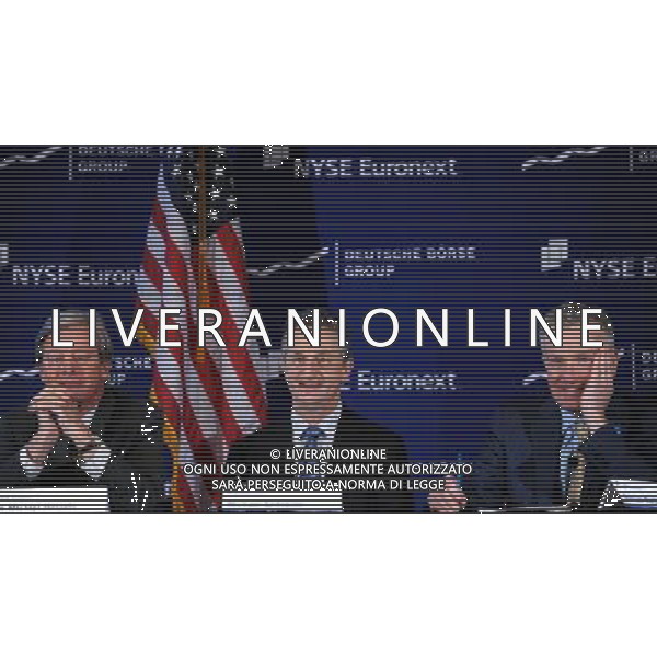 (110215) -- NEW YORK, Feb. 15, 2011 () -- NYSE Euronext Board of Directors Chairman Jan-Michiel Hessels, NYSE Chief Financial Officer Michael Geltzeiler and NYSE Chief Executive Officer Duncan Niederauer (from L to R) attend news conference at the New York Stock Exchange in New York, the United States, Feb. 15, 2011. NYSE Euronext and Germany\'s Deutsche Boerse announced on Tuesday that they had reached a final agreement on business combination to form the biggest exchange operator in the world. (/Shen Hong) (zw) AG. ALDO LIVERANI SAS ITALY ONLY *** Local Caption ***
