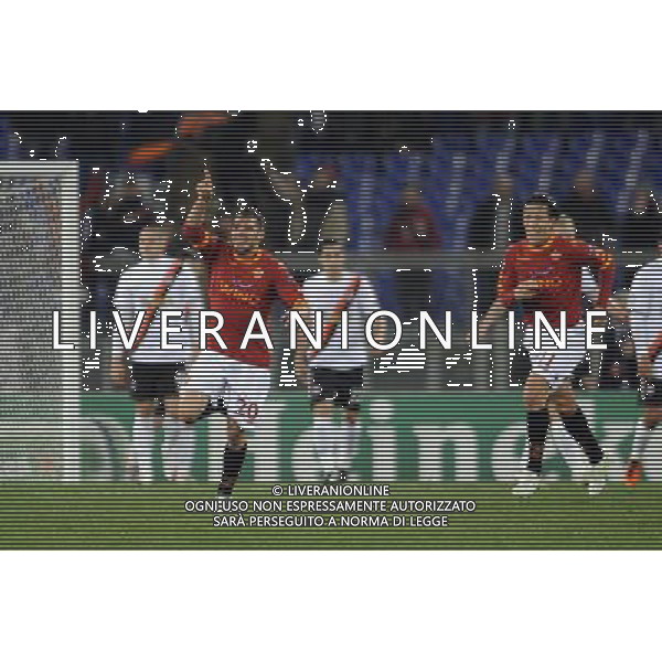 Roma - 16/02/2010 - Stadio Olimpico - Uefa Champions League 2010-2011 - Ottavi di finale andata - Roma vs Shakhtar Donetsk - nella foto: l\'esultanza di perrotta © Fabrizio Corradetti - ag.Aldo Liverani sas