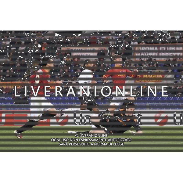 Roma - 16/02/2010 - Stadio Olimpico - Uefa Champions League 2010-2011 - Ottavi di finale andata - Roma vs Shakhtar Donetsk - nella foto: il gol di luiz adriano © Fabrizio Corradetti - ag.Aldo Liverani sas