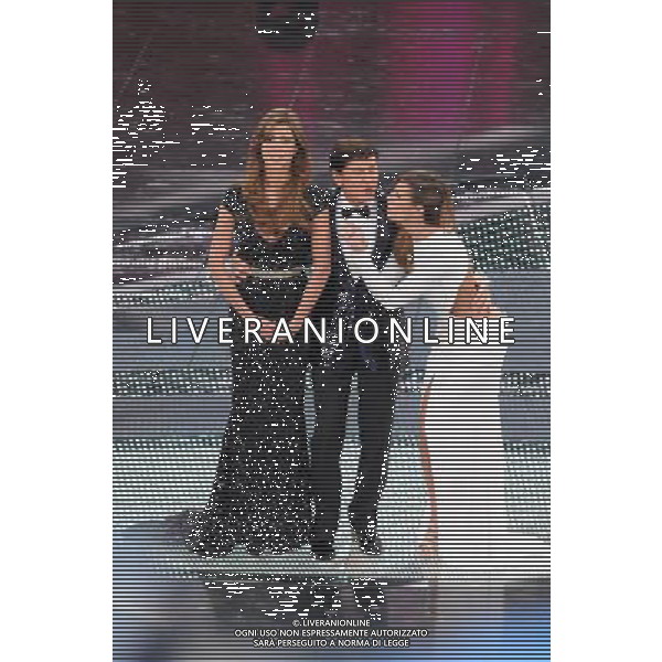 61mo FESTIVAL DELLA CANZONE ITALIANA DI SANREMO 16/02/2011 SECONDA SERATA NELLA FOTO GIANNI MORANDI CON BELEN RODRIGUEZ E ELISABETTA CANALIS ©GAZZANIGA/AGENZIA ALDO LIVERANI SAS