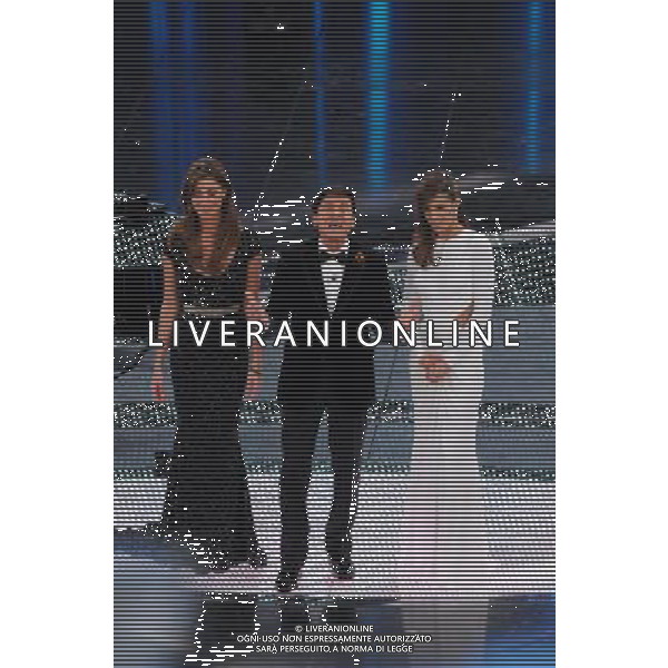 61mo FESTIVAL DELLA CANZONE ITALIANA DI SANREMO 16/02/2011 SECONDA SERATA NELLA FOTO GIANNI MORANDI CON ELISABETTA CANALIS E BELEN RODRIGUEZ ©GAZZANIGA/AGENZIA ALDO LIVERANI SAS