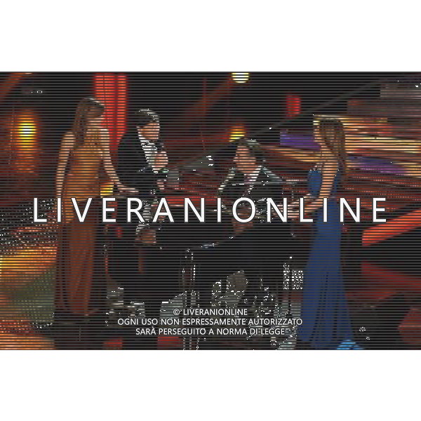 61mo FESTIVAL DELLA CANZONE ITALIANA DI SANREMO 16/02/2011 SECONDA SERATA NELLA FOTO ANDY GARCIA CON GIANNI MORANDI, ELISABETTA CANALIS E BELEN RODRIGUEZ ©GAZZANIGA/AGENZIA ALDO LIVERANI SAS