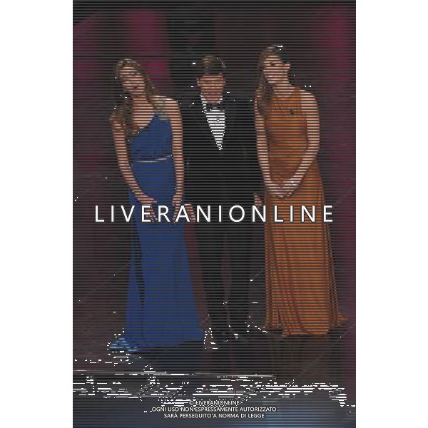 61mo FESTIVAL DELLA CANZONE ITALIANA DI SANREMO 16/02/2011 SECONDA SERATA NELLA FOTO GIANNI MORANDI CON BELEN RODRIGUEZ E ELISABETTA CANALIS ©GAZZANIGA/AGENZIA ALDO LIVERANI SAS