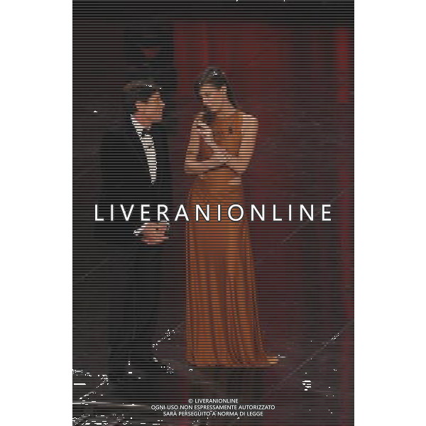 61mo FESTIVAL DELLA CANZONE ITALIANA DI SANREMO 16/02/2011 SECONDA SERATA NELLA FOTO GIANNI MORANDI CON ELISABETTA CANALIS ©GAZZANIGA/AGENZIA ALDO LIVERANI SAS
