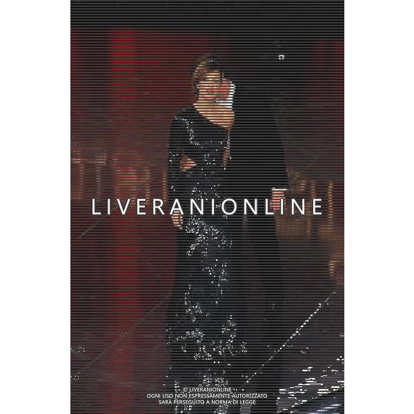 61mo FESTIVAL DELLA CANZONE ITALIANA DI SANREMO 16/02/2011 SECONDA SERATA NELLA FOTO GIANNI MORANDI CON ELISABETTA CANALIS ©GAZZANIGA/AGENZIA ALDO LIVERANI SAS
