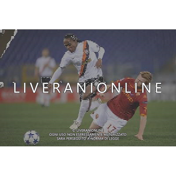 Roma - 16/02/2010 - Stadio Olimpico - Uefa Champions League 2010-2011 - Ottavi di finale andata - Roma vs Shakhtar Donetsk - nella foto: Willian e John Arne Riise © Fabrizio Corradetti - ag.Aldo Liverani sas
