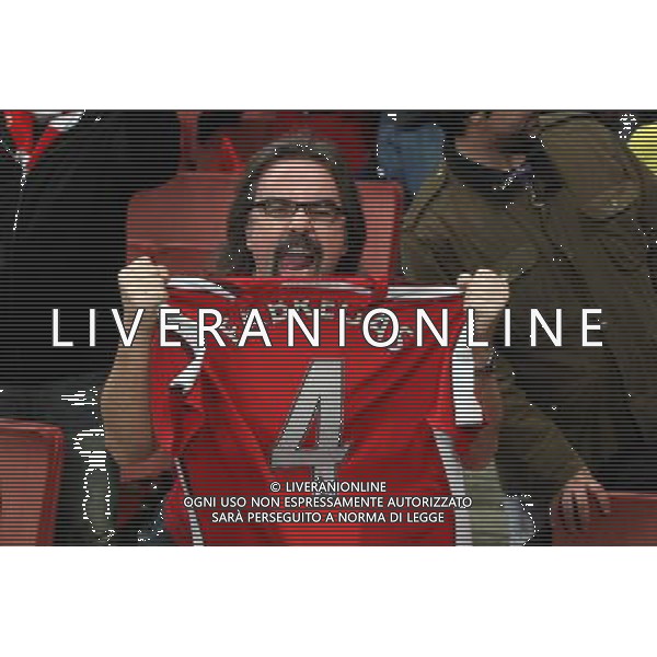  16.02.2011 - LONDON - UEFA CHAMPIONS LEAGUE MATCH - LEG 1 - ARSENAL V BARCELONA - EMIRATES STADIUM - ARSENAL - LONDON NELLA FOTO Arsenal\'s TIFOSO FOTO MICHAL ZEMANEK/NEWSPIX.PL AG ALDO LIVERANI ONLY ITALY 