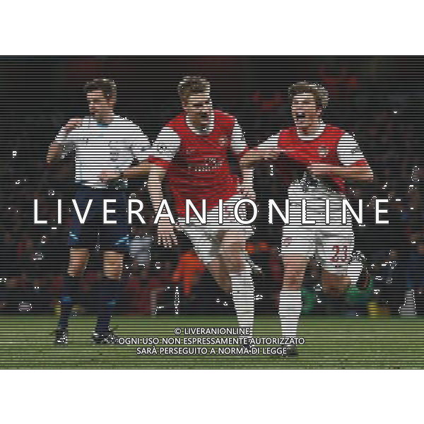  16.02.2011 - LONDON - UEFA CHAMPIONS LEAGUE MATCH - LEG 1 - ARSENAL V BARCELONA - EMIRATES STADIUM - ARSENAL - LONDON NELLA FOTO Arsenal\'s Andrey Arshavin celebrates scoring his sides second goal with team-mate Nicklas Bendtner FOTO MICHAL ZEMANEK/NEWSPIX.PL AG ALDO LIVERANI ONLY ITALY 