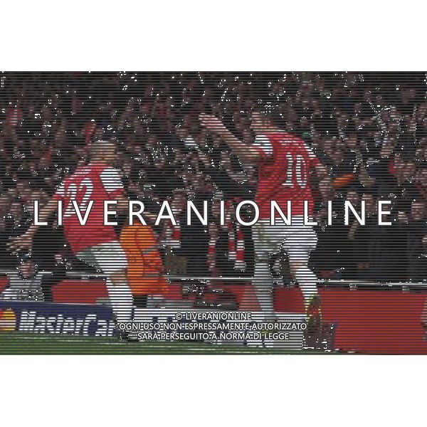  16.02.2011 - LONDON - UEFA CHAMPIONS LEAGUE MATCH - LEG 1 - ARSENAL V BARCELONA - EMIRATES STADIUM - ARSENAL - LONDON NELLA FOTO GAEL CLICHY ROBIN VAN PERSIE FOT. PIOTR KUCZA/NEWSPIX.PLK/ AG ALDO LIVERANI ONLY ITALY 