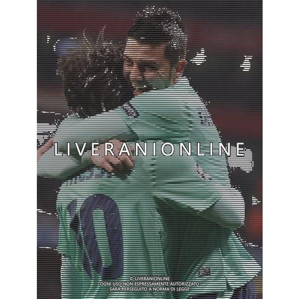Barcelona\'s David Villa (right) celebrates his goal with Lionel Messi during the UEFA Champions League first round of 16 match between Arsenal and Barcelona FC in the Emirates Stadium, north London, Britain, 16 February 2011. AG. ALDO LIVERANI SAS ITALY ONLY