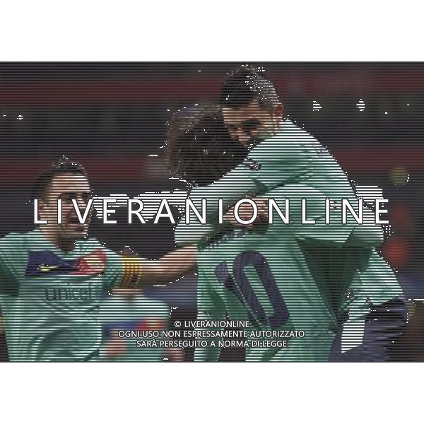 Barcelona\'s David Villa (right) celebrates his goal with Lionel Messi during the UEFA Champions League first round of 16 match between Arsenal and Barcelona FC in the Emirates Stadium, north London, Britain, 16 February 2011. AG. ALDO LIVERANI SAS ITALY ONLY