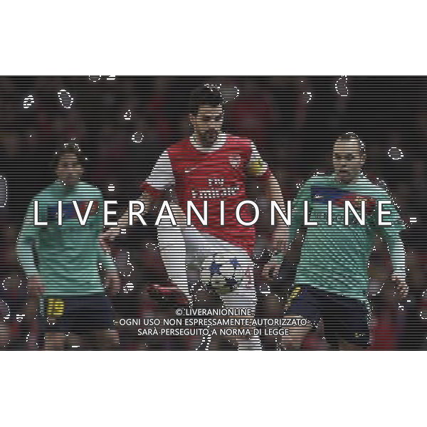 Arsenal\'s Cesc Fabregas (centre) controls the ball in front of two Barcelona players during the UEFA Champions League first round of 16 match between Arsenal and Barcelona FC in the Emirates Stadium, north London, Britain, 16 February 2011. AG. ALDO LIVERANI SAS ITALY ONLY