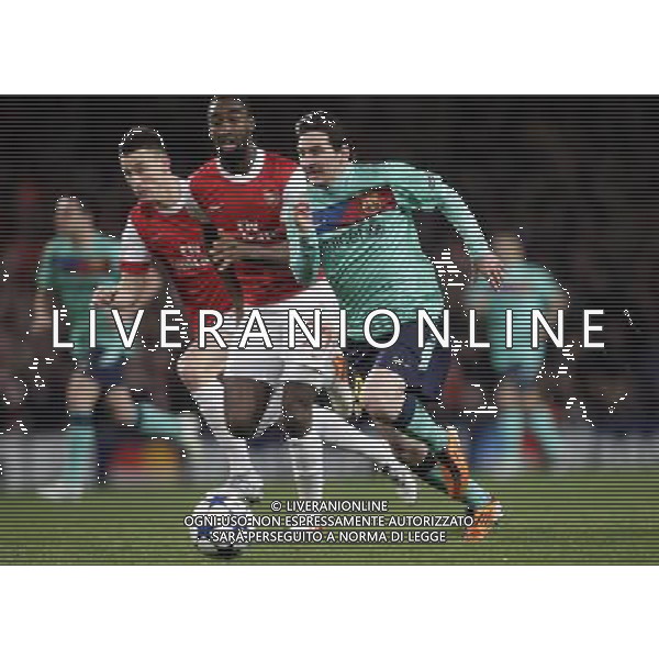 Barcelona\'s Lionel Messi (front) leads the ball in front of two Arsenal players during the UEFA Champions League first round of 16 match between Arsenal and Barcelona FC in the Emirates Stadium, north London, Britain, 16 February 2011. AG. ALDO LIVERANI SAS ITALY ONLY