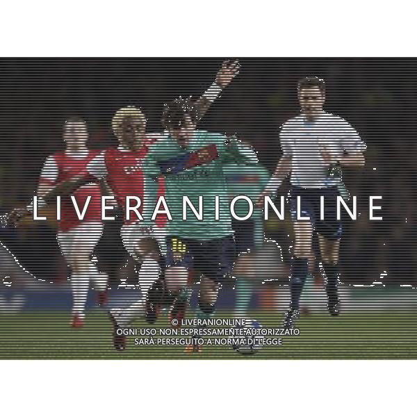 BarcelonaŠs Lionel Messi leads the ball in front of ArsenalŠs Alex Jong during the UEFA Champions League first round of 16 match between Arsenal and Barcelona FC in the Emirates Stadium, north London, Britain, 16 February 2011. AG. ALDO LIVERANI SAS ITALY ONLY