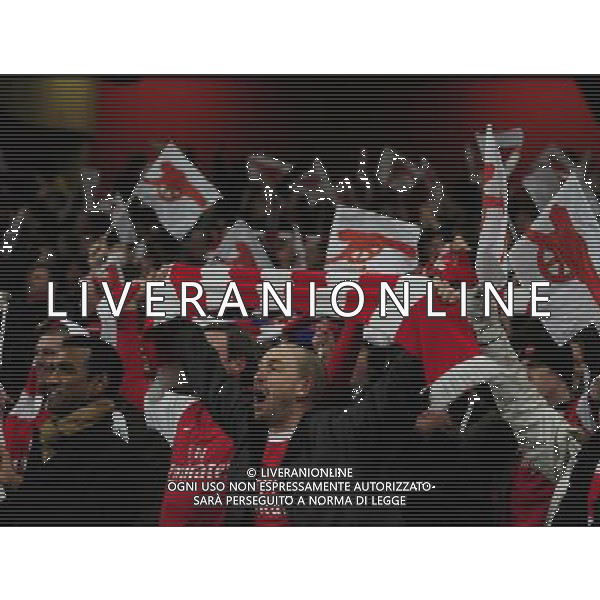 (110217) -- LONDON, Feb. 17, 2011 () -- Fans of Arsenal celebrate after the UEFA Champions League match between Arsenal and Barcelona at the Emirates Stadium in London, Britain, Feb. 16, 2011. Arsenal won by 2-1. (/Zeng Yi) AG. ALDO LIVERANI SAS ITALY ONLY