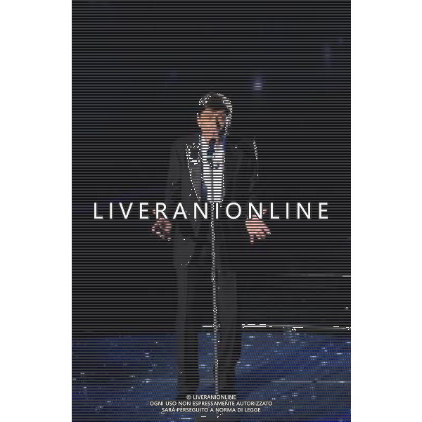 61mo FESTIVAL DELLA CANZONE ITALIANA DI SANREMO 16/02/2011 TERZA SERATA NELLA FOTO GIANNI MORANDI ©GAZZANIGA/AGENZIA ALDO LIVERANI SAS