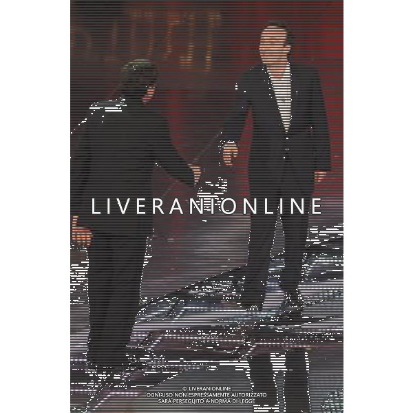 61mo FESTIVAL DELLA CANZONE ITALIANA DI SANREMO 16/02/2011 TERZA SERATA NELLA FOTO ROBERTO BENIGNI CON GIANNI MORANDI ©GAZZANIGA/AGENZIA ALDO LIVERANI SAS