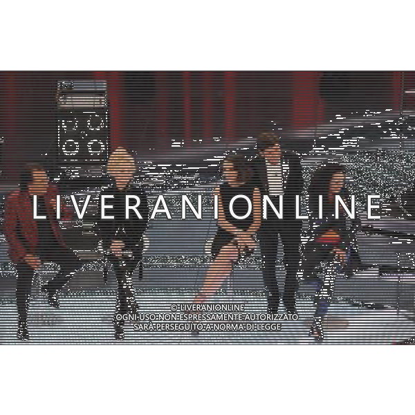 61mo FESTIVAL DELLA CANZONE ITALIANA DI SANREMO 17/02/2011 - TERZA SERATA NELLA FOTO GIANNI MORANDI CON ALBANO CARRISI, PATTY PRAVO, ANNA TATANGELO E ANNA OXA ©GAZZANIGA/AGENZIA ALDO LIVERANI SAS