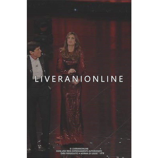 61mo FESTIVAL DELLA CANZONE ITALIANA DI SANREMO 17/02/2011 - TERZA SERATA NELLA FOTO GIANNI MORANDI CON ELISABETTA CANALIS ©GAZZANIGA/AGENZIA ALDO LIVERANI SAS