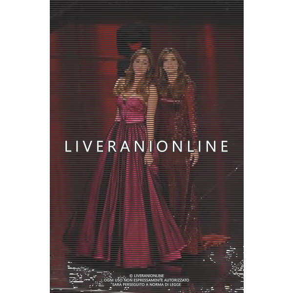 61mo FESTIVAL DELLA CANZONE ITALIANA DI SANREMO 17/02/2011 - TERZA SERATA NELLA FOTO BELEN RODRIGUEZ CON ELISABETTA CANALIS ©GAZZANIGA/AGENZIA ALDO LIVERANI SAS