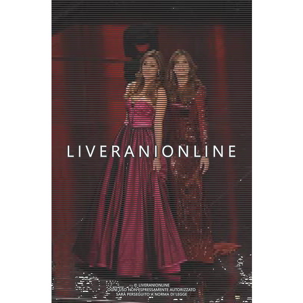 61mo FESTIVAL DELLA CANZONE ITALIANA DI SANREMO 17/02/2011 - TERZA SERATA NELLA FOTO BELEN RODRIGUEZ CON ELISABETTA CANALIS ©GAZZANIGA/AGENZIA ALDO LIVERANI SAS